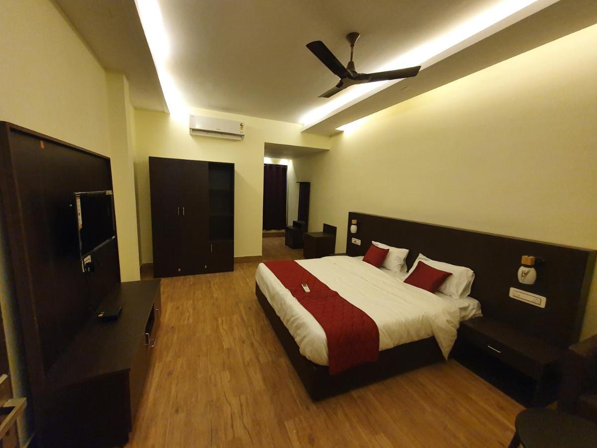 Sri Lakshmi Palace A/C Otel Suluru Dış mekan fotoğraf