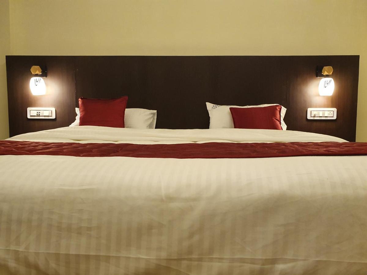 Sri Lakshmi Palace A/C Otel Suluru Dış mekan fotoğraf