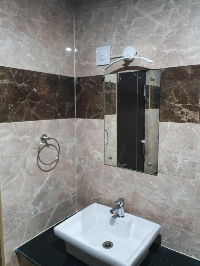 Sri Lakshmi Palace A/C Otel Suluru Dış mekan fotoğraf